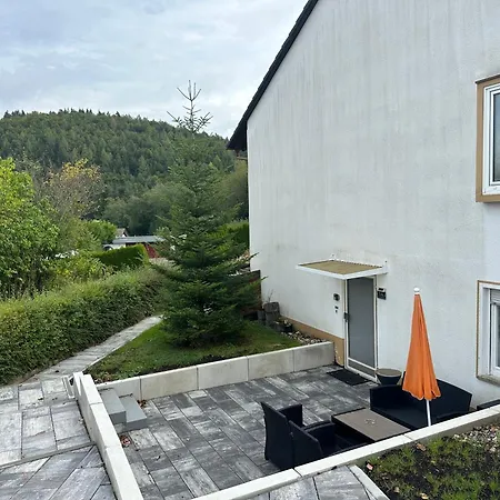 Stilvolle 2-zimmer-anliegerwohnung In Apartment